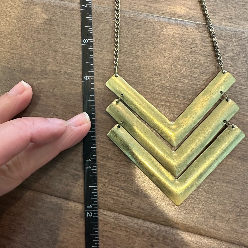 Chevron statement necklace - Picture 3 of 3